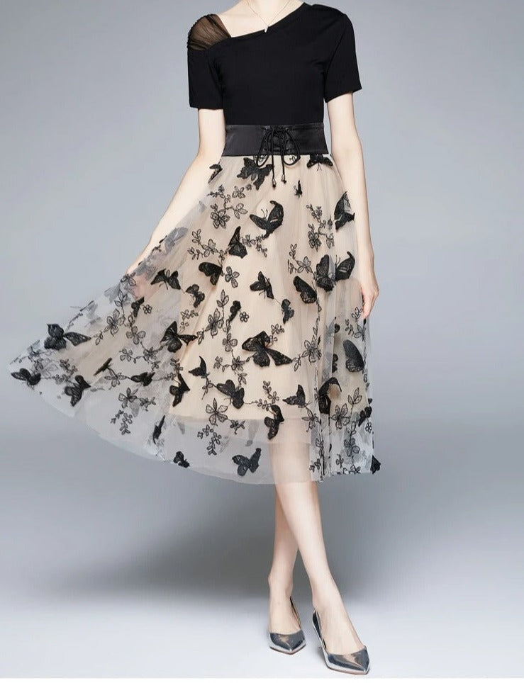 Herbstliches Midikleid aus Mesh mit Stickerei & Volantärmeln – Maila