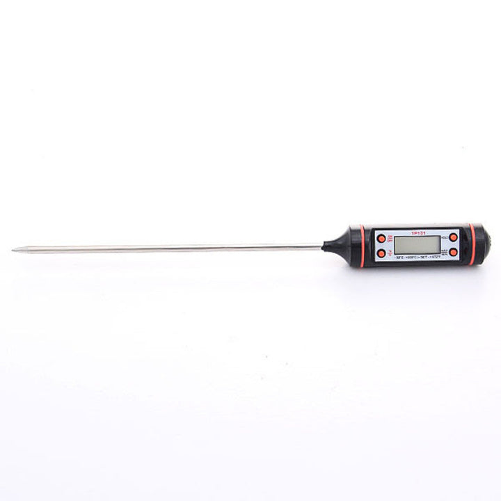 Digitales Küchenthermometer mit Edelstahlsonde, schwarz-rot, für präzises Kochen.