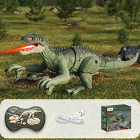 Grüner Dinosaurier-Spielzeug mit Licht und Sound, USB-ladbar, im Freien auf Gras.