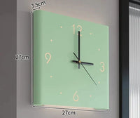 Doppelseitige quadratische Wanduhr, grün, minimalistisch, leuchtend, lautlos, 27x27 cm.