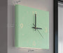 Doppelseitige quadratische Wanduhr, grün, minimalistisch, leuchtend, lautlos, 27x27 cm.