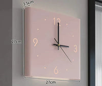 Minimalistische doppelseitige Wanduhr, quadratisch, rosa, mit Beleuchtung, 27x27 cm, leise.