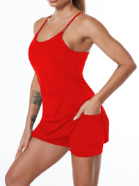 Aktives Sportkleid mit integrierten Shorts und Taschen – Liana