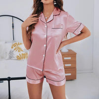 Satiniert & Stilvoll: Sommer-Pyjama-Set für Damen – Liora
