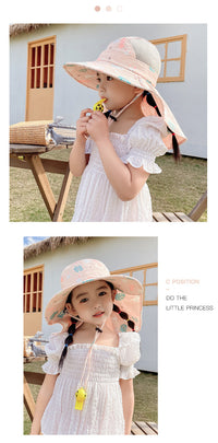 Mädchen mit rosa Sonnenhut und weißem Kleid im Garten, Sommermode für Kinder.