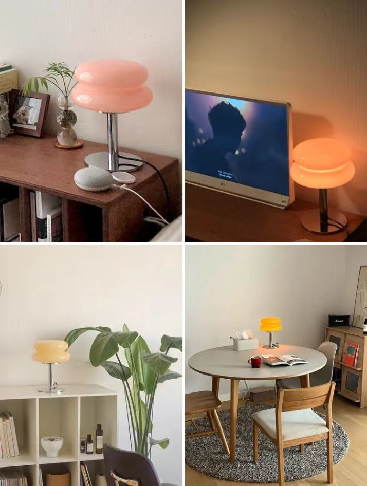 Retro Tischlampe, orange, Glas, Wohnzimmer, Vintage-Stil, Beleuchtung, Inneneinrichtung, modern.