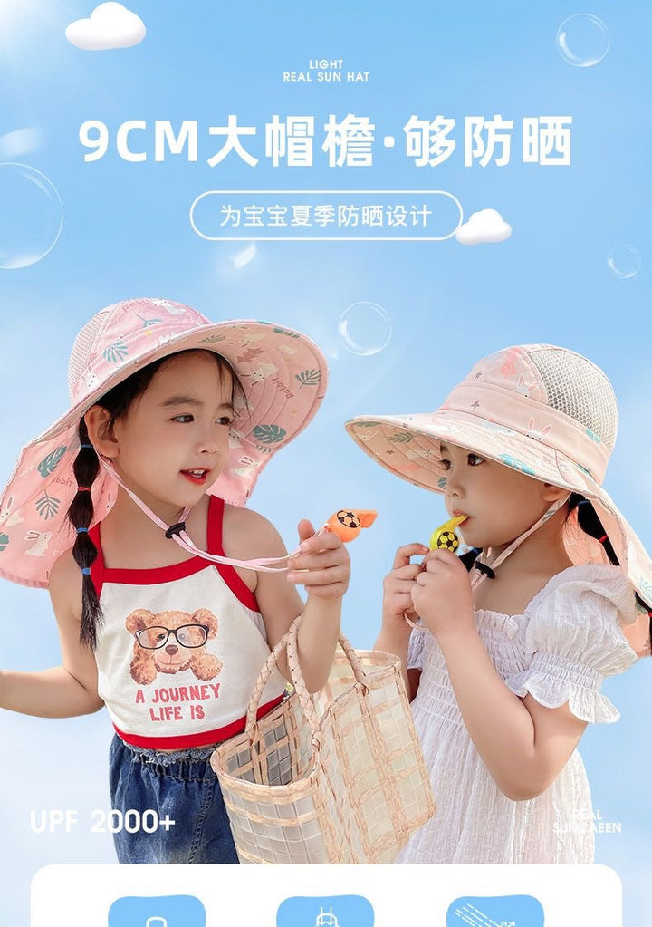 Zwei Kinder mit rosa Sonnenhüten, UPF 2000+, Sommermode, Sonnenschutz, Outdoor-Aktivitäten.