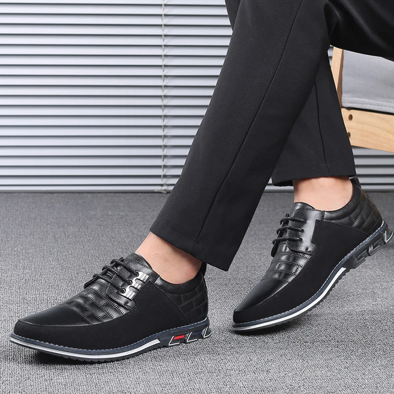 Schwarzer Herrenschuh, Leder, elegant, Schnürschuh, Business, modisch, bequem, rutschfest.