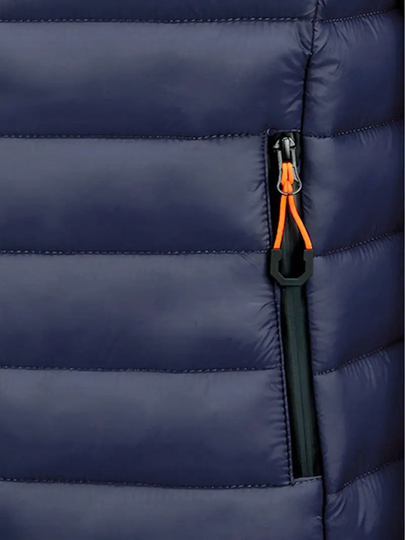 Dunkelblaue Daunenjacke mit Reißverschluss, gesteppte Optik, Outdoor-Bekleidung.