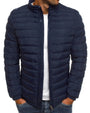 Dunkelblaue Herren-Daunenjacke, gesteppt, Reißverschluss, modisch, warm, Winterbekleidung.