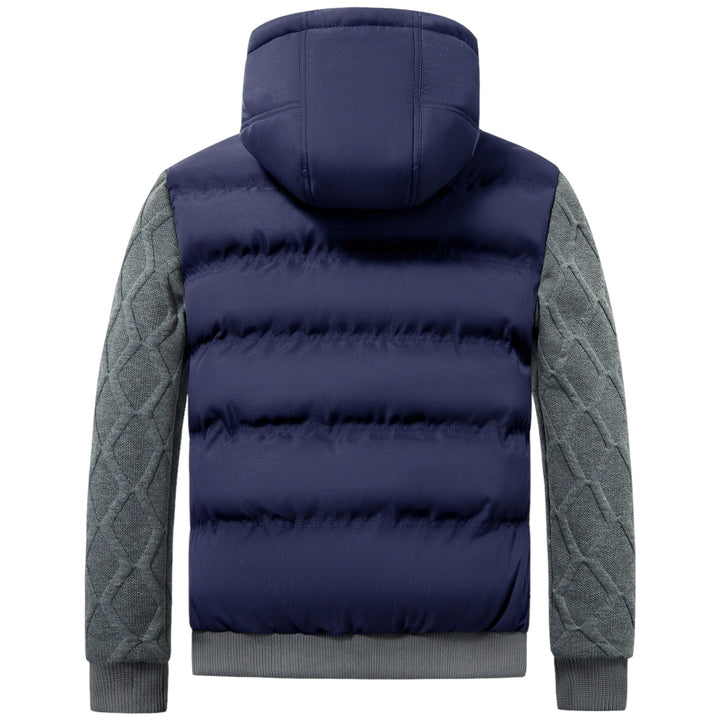 Dunkelblaue Steppjacke mit Kapuze, grauen Ärmeln, Wintermode, Herrenbekleidung.