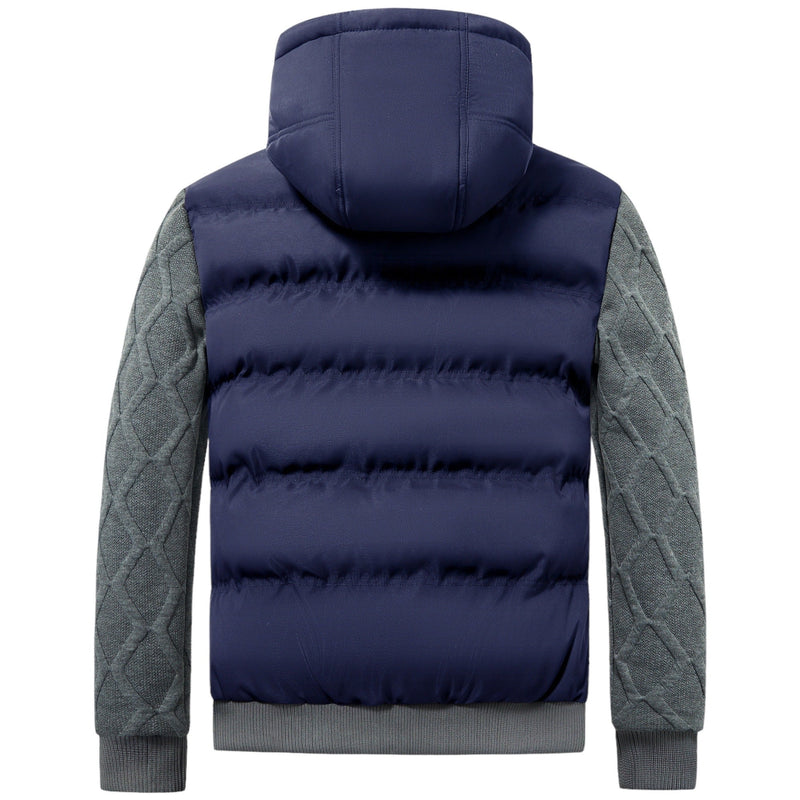 Dunkelblaue Steppjacke mit Kapuze, grauen Ärmeln, Wintermode, Herrenbekleidung.