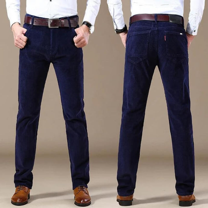 Dunkelblaue Cordhose Herren, elegant, modisch, bequem, ideal für Büro und Freizeit.