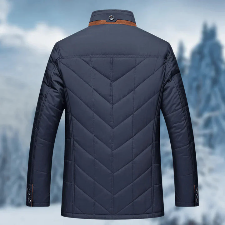 Dunkelblaue Herren-Winterjacke, gesteppte Daunenoptik, warm, stilvoll, Outdoor-Bekleidung.