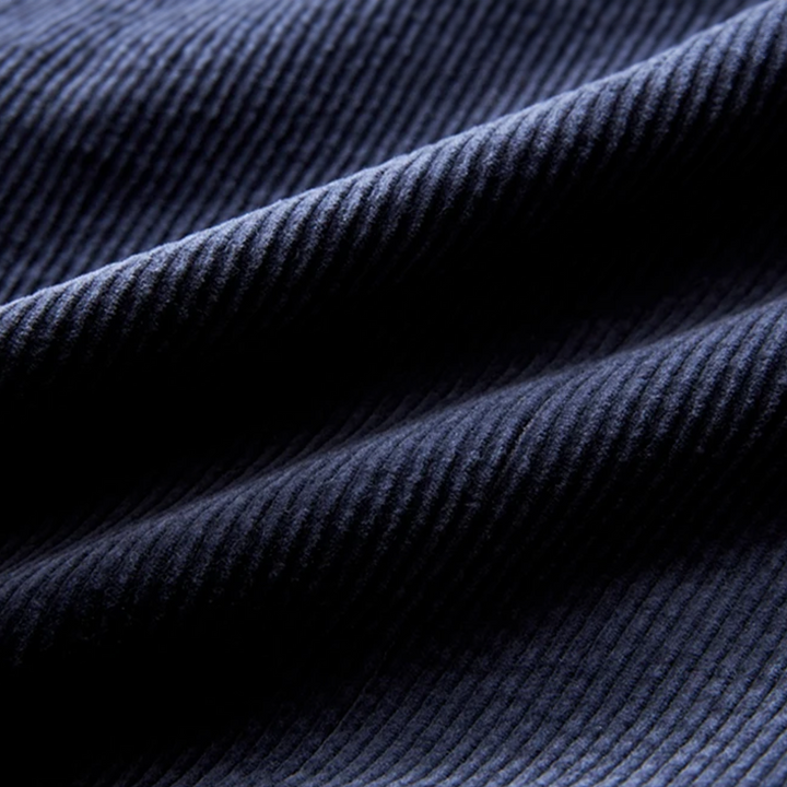 Dunkelblauer Cordstoff, Nahaufnahme, Textur, hochwertiges Material für Bekleidung und Polster.