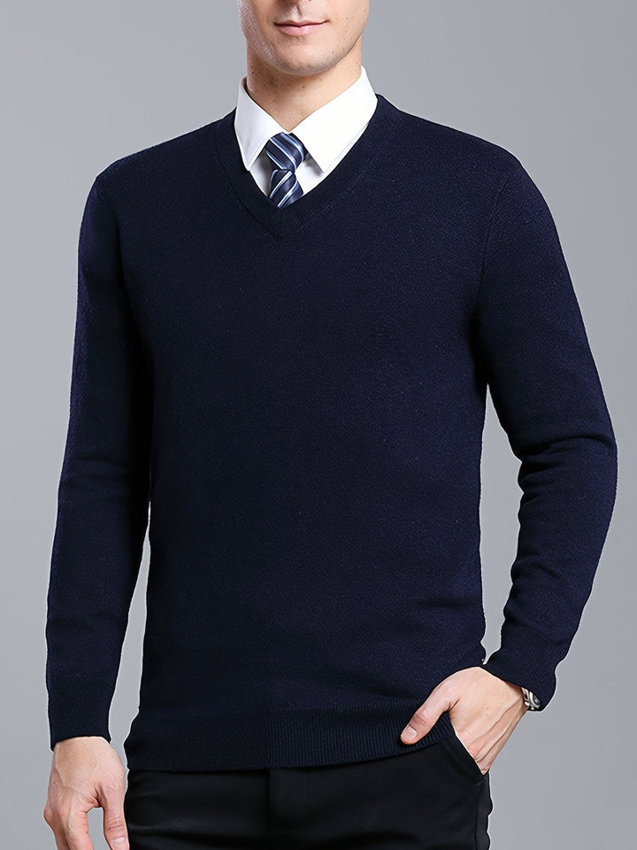 Dunkelblauer Herrenpullover, V-Ausschnitt, elegantes Design, ideal für Business-Mode.
