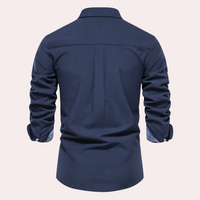 Dunkelblaues Herrenhemd, langärmelig, Baumwolle, Rückansicht, elegantes Design.