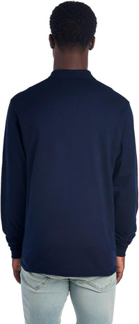 Mann in dunkelblauem Langarmshirt aus Baumwolle, Rückansicht, lässige Mode.