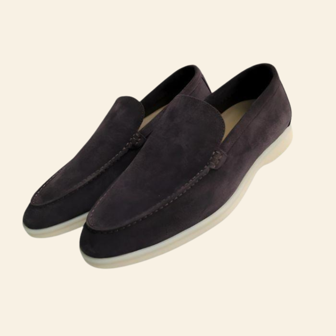 Dunkelbraune Wildleder-Slipper für Herren, elegante Freizeitschuhe mit weißer Sohle.