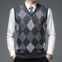 Dunkelgrauer Argyle-Pullover, ärmellos, Herrenmode, elegantes Design, Business-Look.