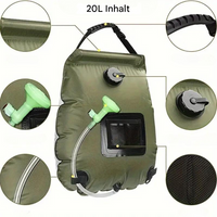 Grüner 20L Solardusche Campingbeutel mit Duschkopf und Schlauch, ideal für Outdoor-Aktivitäten.