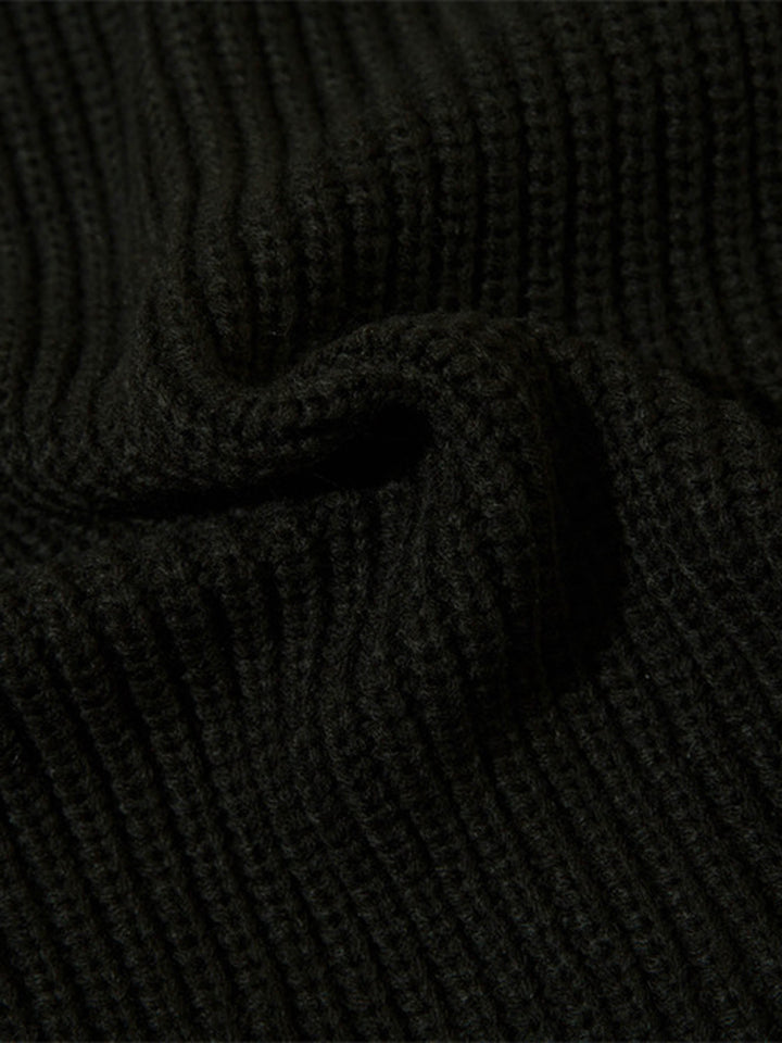 Schwarzer Strickstoff, gerippt, Nahaufnahme, Textur, Mode, Bekleidungsmaterial, Detailansicht.