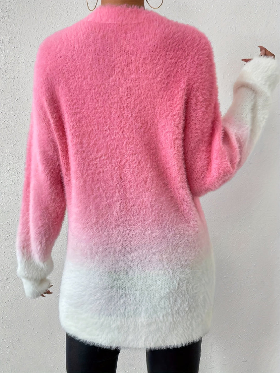 Damen-Pullover rosa-weiß, flauschig, langärmelig, Farbverlauf, modisch, Wintermode.