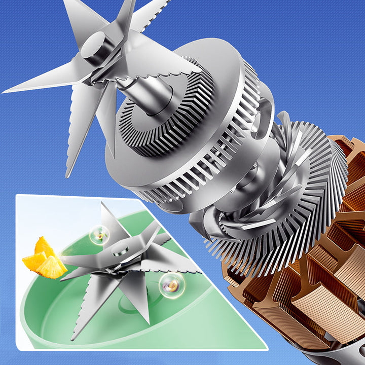 Silberner Edelstahl-Mixeraufsatz mit scharfen Klingen, Nahaufnahme, blauer Hintergrund.