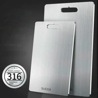 Doppelseitiges Schneidebrett aus Edelstahl 316, langlebig, hygienisch, modern.