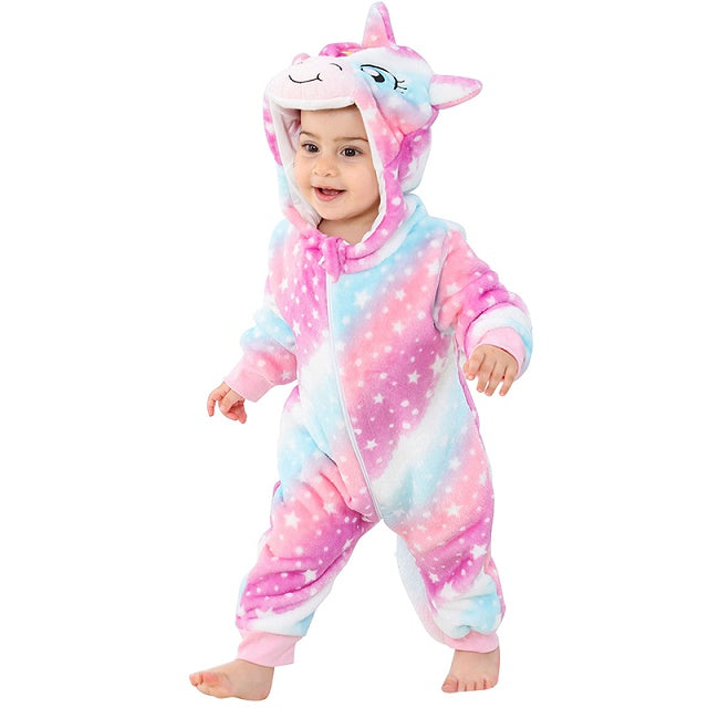 Baby im Einhorn-Strampler, rosa-blau, Plüsch, Kapuze, Sterne, gemütlich, Kostüm, Kinderbekleidung.