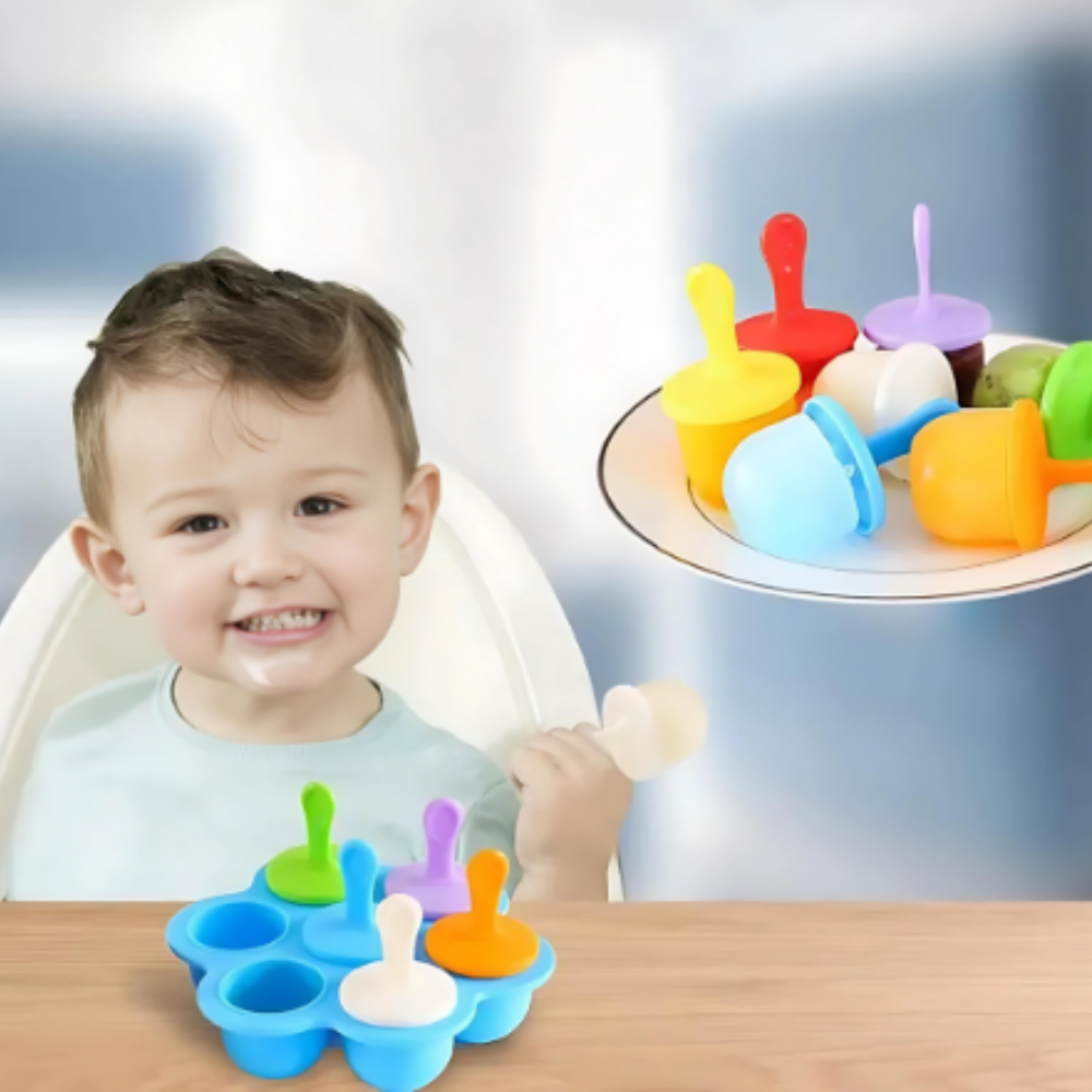 Kleinkind mit bunten Silikon-Eisformen, BPA-frei, wiederverwendbar, für selbstgemachtes Eis.