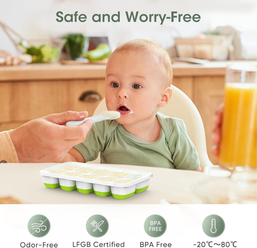 Kleinkind isst Brei, Silikon-Eiswürfelform, BPA-frei, LFGB-zertifiziert, Küche.