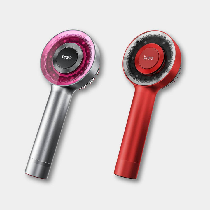 Zwei elektrische Kopfhaut-Massagebürsten mit LED-Lichttherapie, silber und rot, Entspannungsgerät.