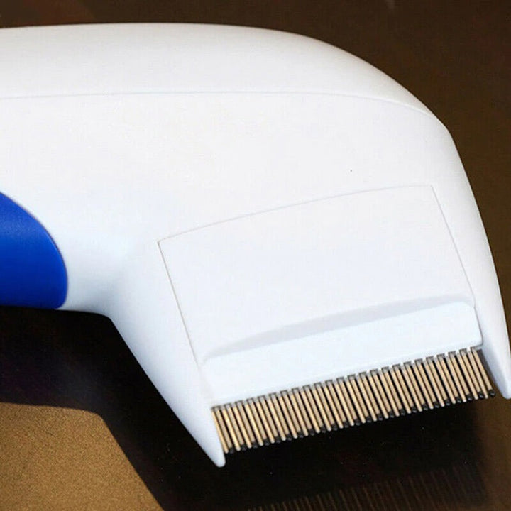 Elektrischer Läusekamm, weiß-blau, Kunststoff, zur effektiven Entfernung von Kopfläusen.