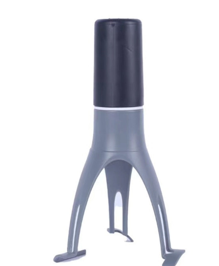 Grauer elektrischer Schneebesen mit schwarzem Griff, Küchengerät, modernes Design.