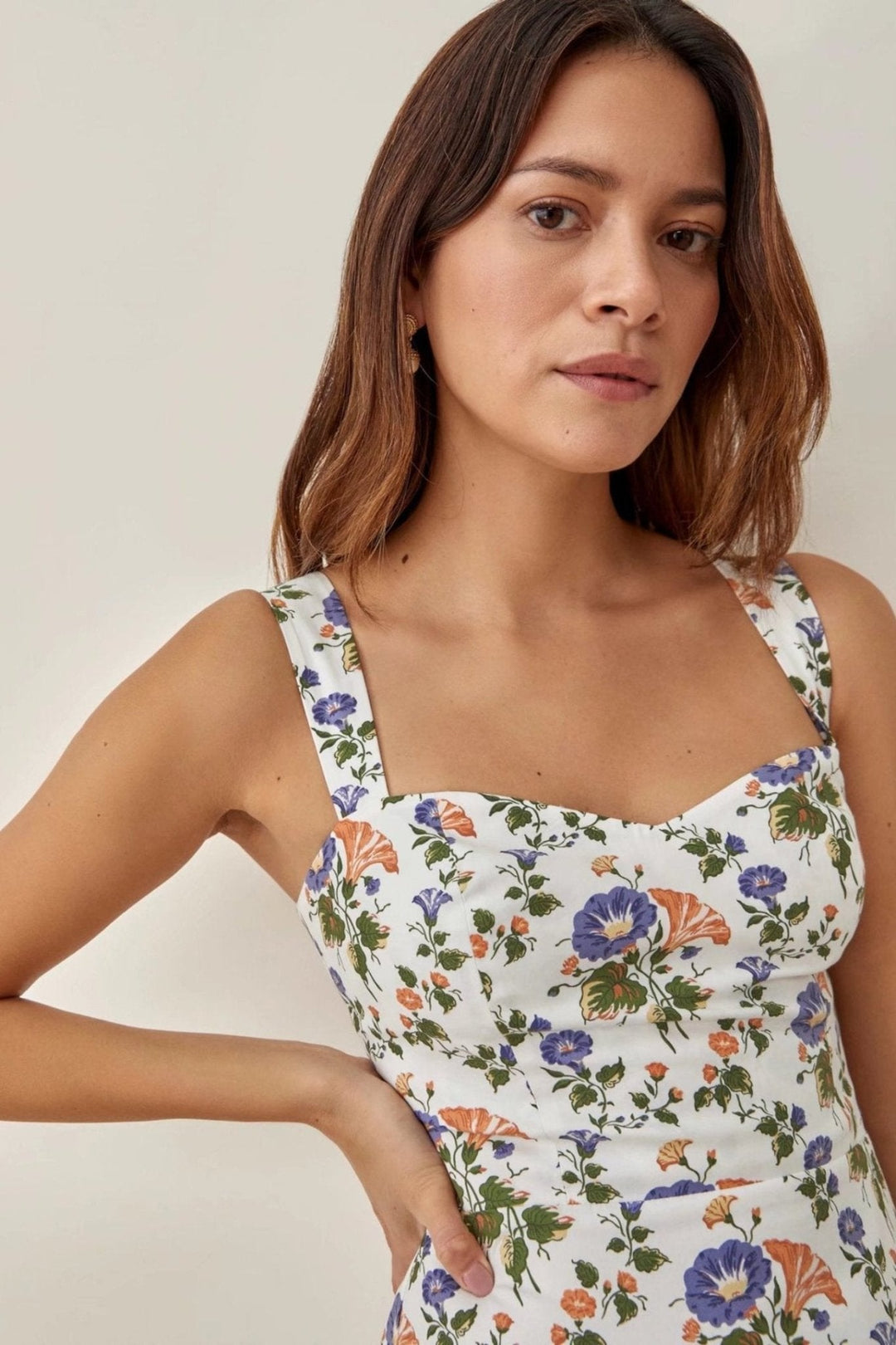 Bedrucktes Auslaufendes Midi-Kleid mit Trägern – Norelle