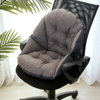 Ergonomisches graues Sitzkissen auf Bürostuhl, bequemes Design, Rückenschmerzen Linderung.