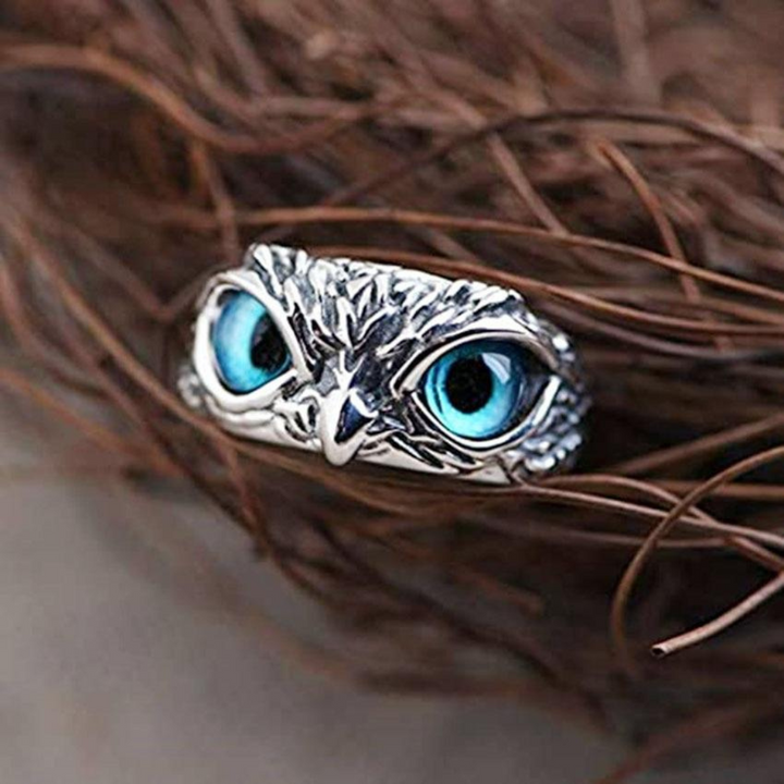 Eulenring aus Silber mit blauen Augen, Schmuckdesign, Tiermotiv, Damenring, Geschenkidee.