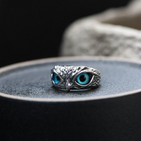 Eulenring aus Silber mit blauen Augen, Schmuck für Damen und Herren, einzigartiges Design.