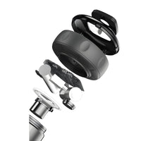 Explodierte Ansicht eines schwarzen Duschkopfs mit Filter, modernem Design, Wasserersparnis.