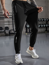 Schwarze Herren-Trainingshose, elastisch, mit Reißverschlusstaschen, im Fitnessstudio.