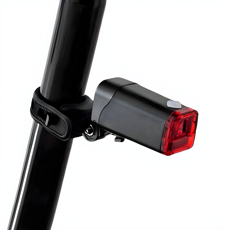 Schwarzes LED-Fahrrad-Rücklicht, wasserdicht, USB-aufladbar, an Sattelstütze montiert.