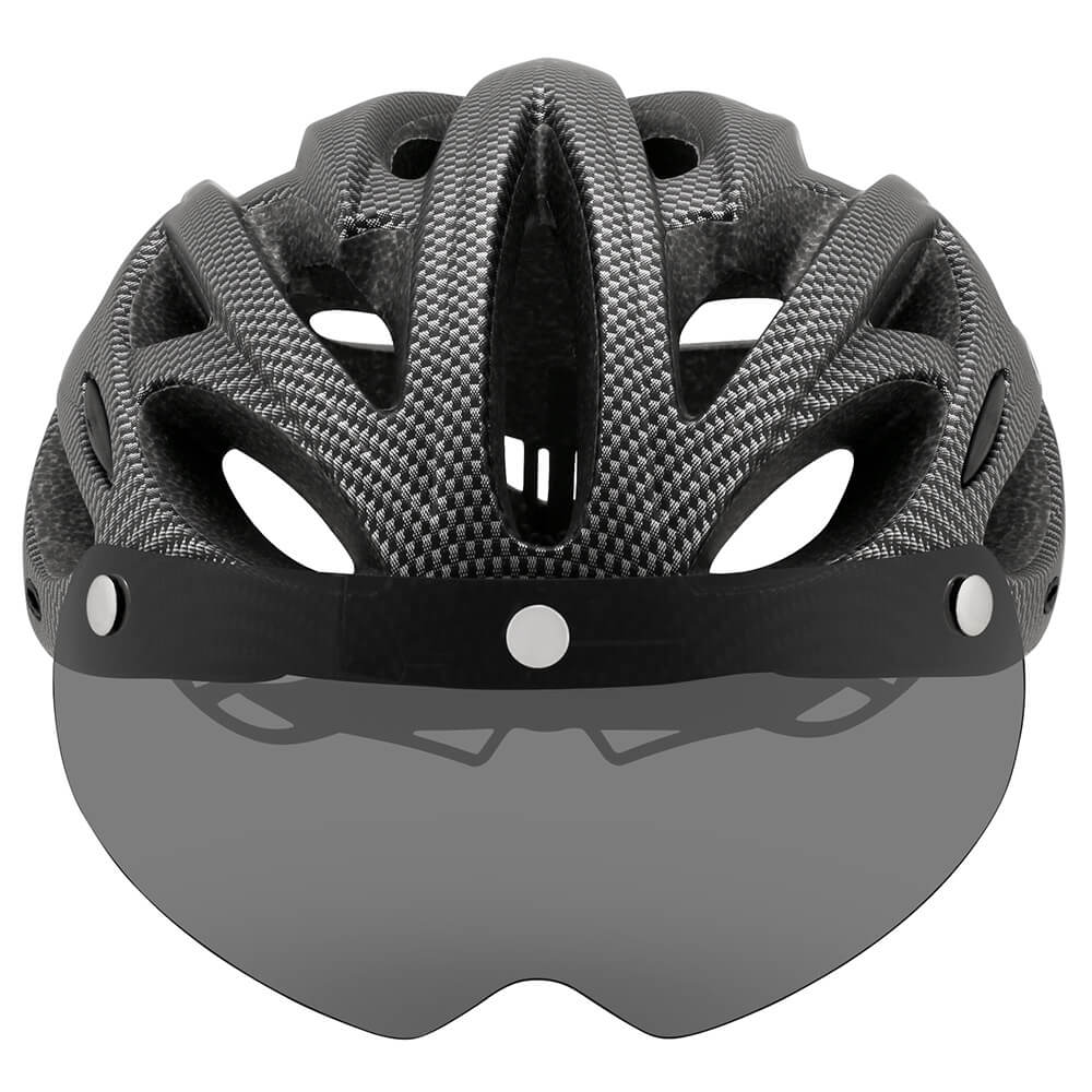 Schwarzer Fahrradhelm mit Visier, Belüftungsschlitzen, Carbon-Optik, sicherer Kopfschutz.