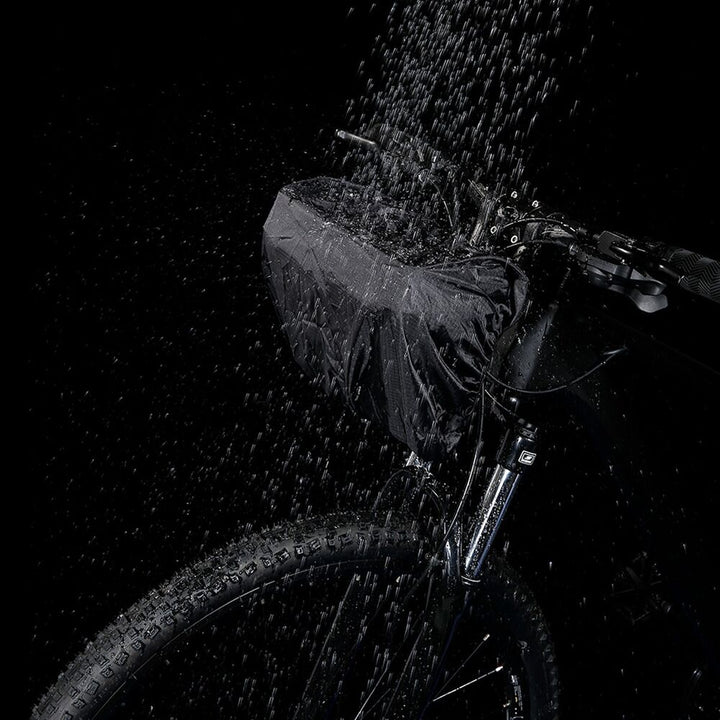 Wasserdichte schwarze Fahrradtasche, Regenabdeckung, robust, ideal für Outdoor-Abenteuer.