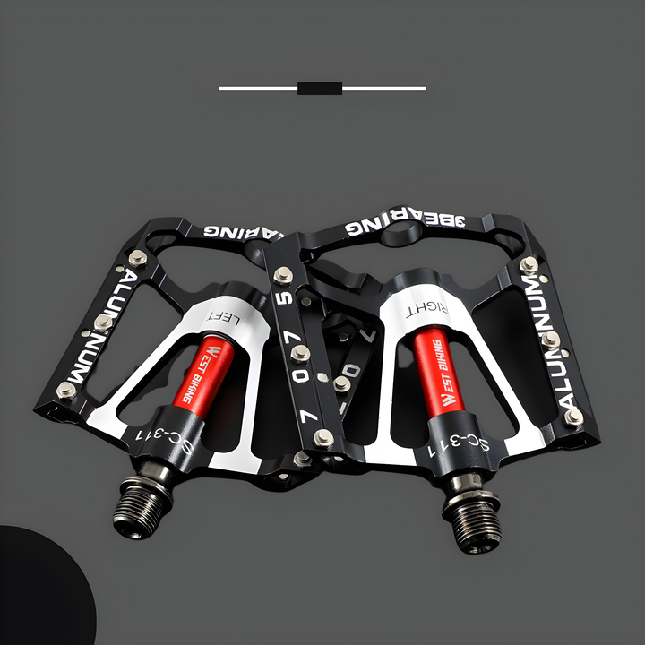 Schwarze Aluminium-Fahrradpedale mit rutschfestem Design und rotem Akzent für Mountainbikes.