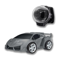 Graues ferngesteuertes Auto mit Kamera, glänzende Felgen, Spielzeugauto für Kinder, robustes Design.