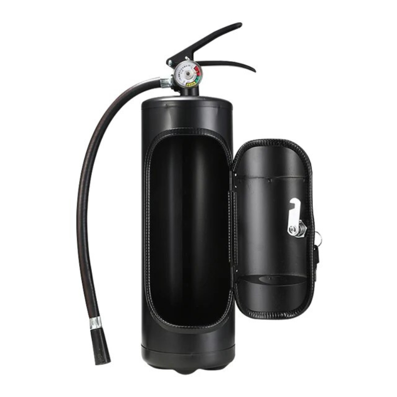 Schwarzer Feuerlöscher mit offenem Gehäuse, Schlauch und Manometer, Brandschutzgerät.