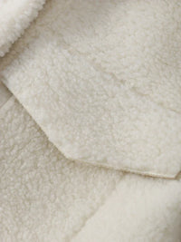 Weiße Damenjacke aus Kunstlammwolle, Herbst/Winter, lange Ärmel, Kragen, Taschen.