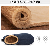 Dunkelblaue Hausschuhe mit dicker Kunstfellfütterung, warm und weich, ideal für den Winter.