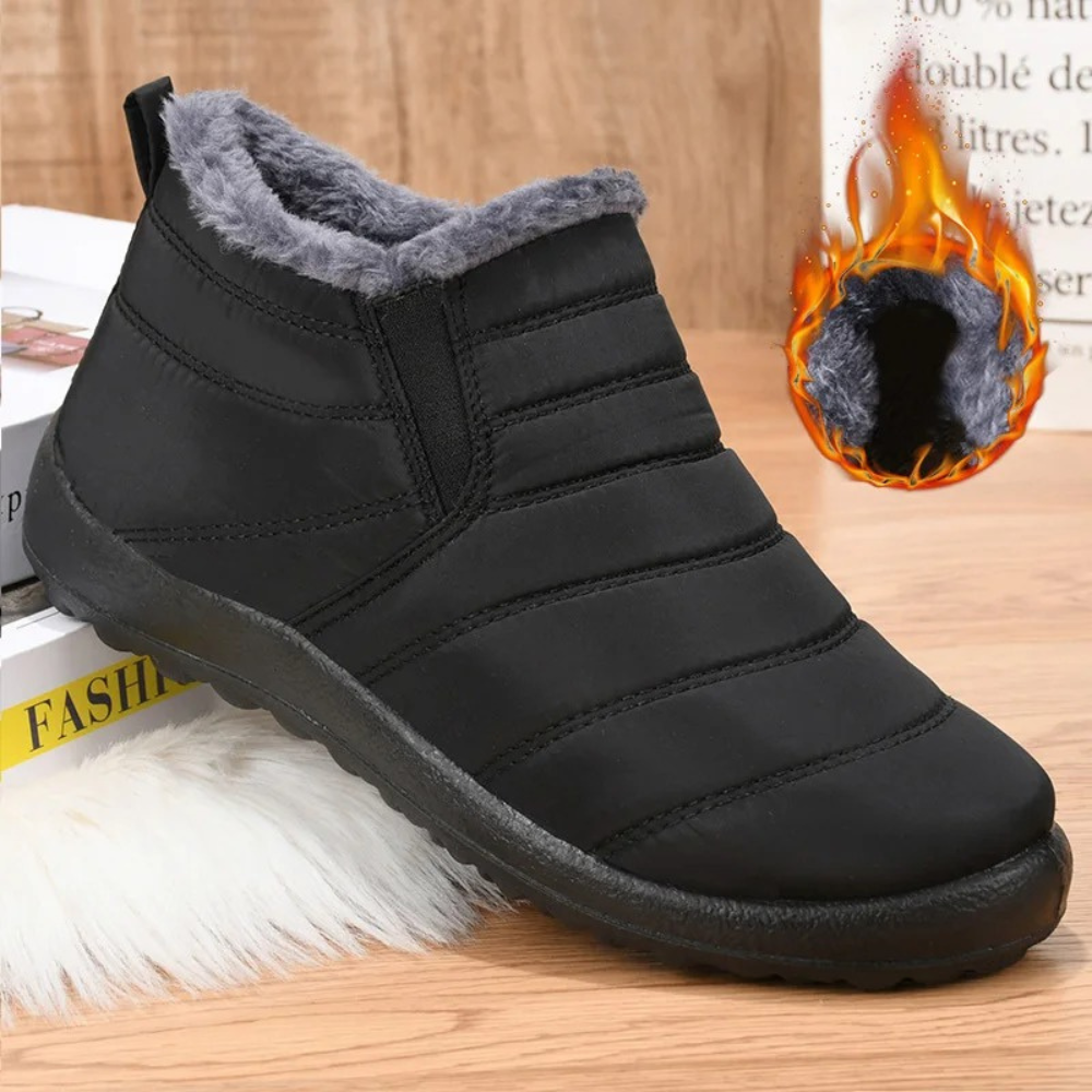 Schwarzer Fleece-Stiefelette, warm gefüttert, rutschfeste Sohle, ideal für Winterwetter.